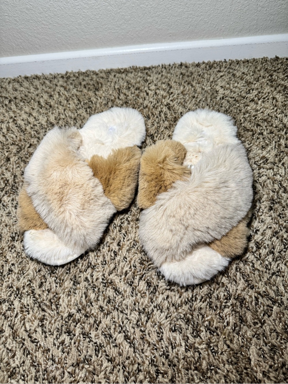 Stars Above Plush Faux Fur Slide Slippers in Cream and Tan